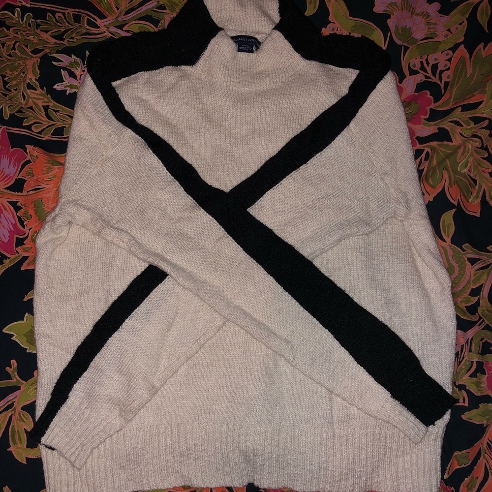 Turtle neck sweater | Cream/black size SMALL